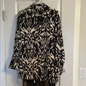 Chic Black and White Patterned Women's Top
